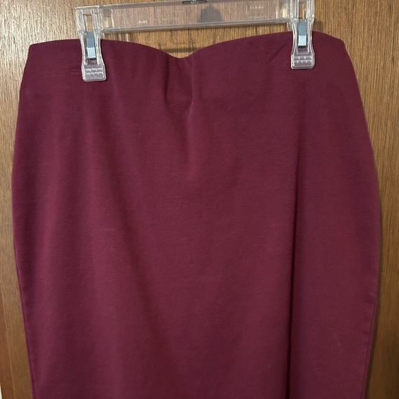 Old Navy burgundy mini skirt - Picture 1 of 3